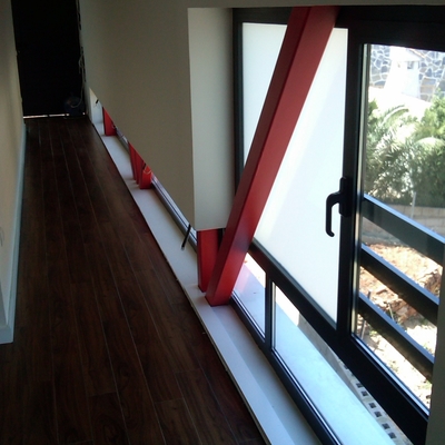 La estructura metálica queda integrada en la decoración