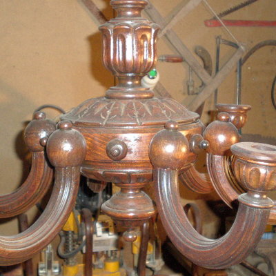 Lámpara de madera de caomina