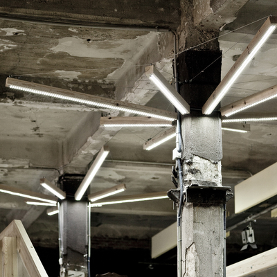 Lampara realizada con restos de madera reciclados y LED