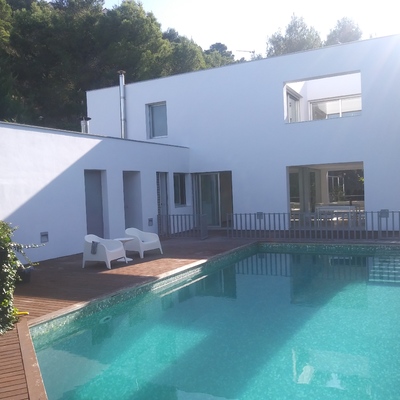 Restauración y pintado de fachada