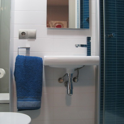 lavabo habitacion y wc con cisterna empotrada