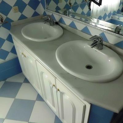 Lavabos y almacenamiento baño 2