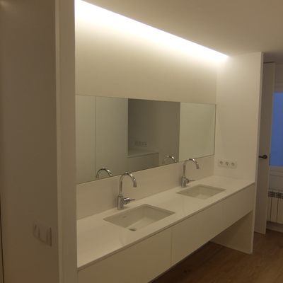 LAVAMANOS DOBLE TOTALMENTE ABIERTO