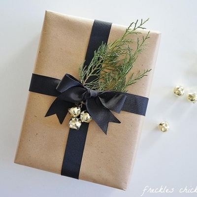 Lazo y planta aromática