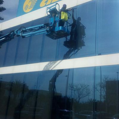 LIMPIEZAS DE FACHADAS ACRISTALADAS EN ALTURA