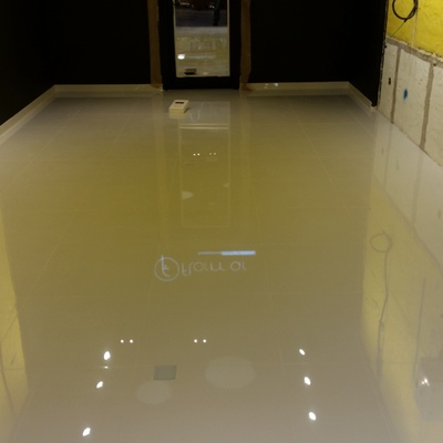 Solado porcelanico local sito centro comercial Luz de Castilla (EROSKI)