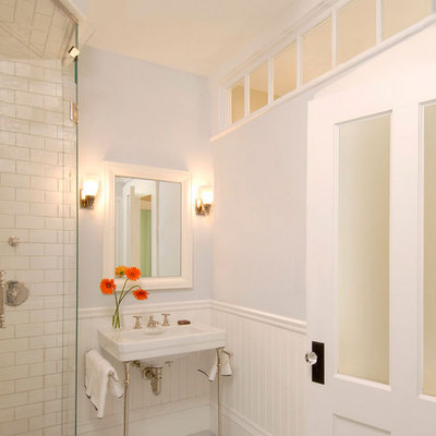 Luz vertical en baño