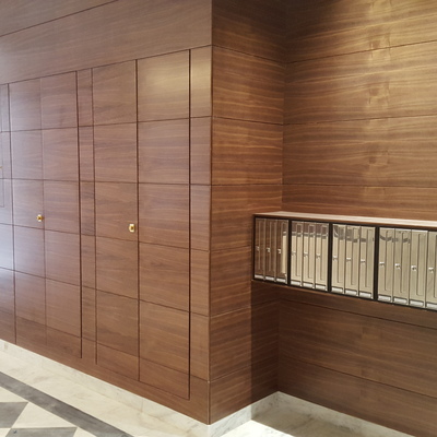 maderas nobles y piedra natural