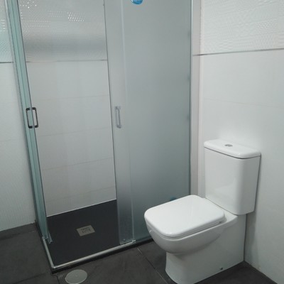 mampara de dos hojas correderas