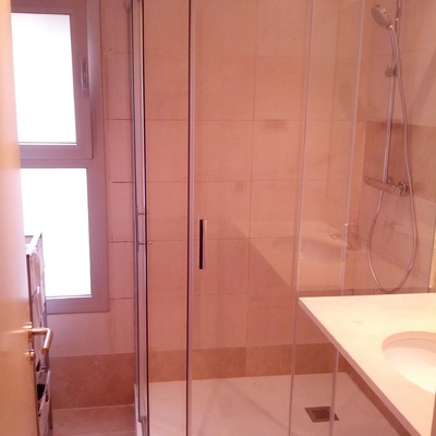 Mampara de ducha angular