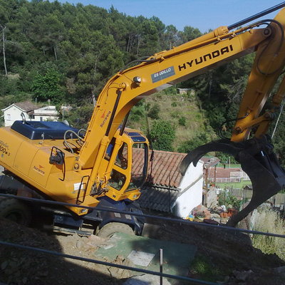 Construcción De Muro De Escollera Entre Medianera De Viviendas Unifamiliares
