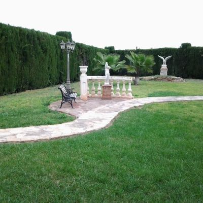 Instalación sistema de riego por goteo y mantenimiento de jardín.