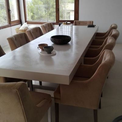 Mesa y suelo comedor