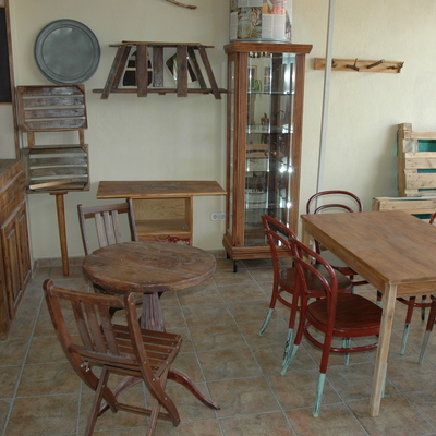 Mesas de sala y zona de venta al público