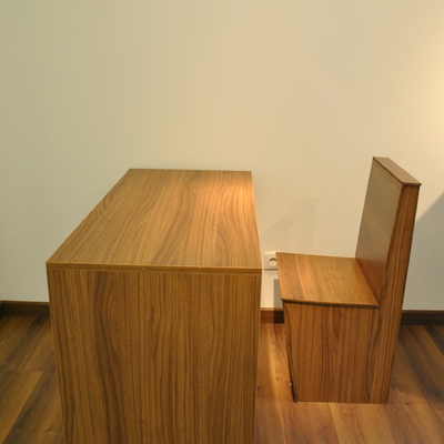 Mobiliario realizado con laminado suelo