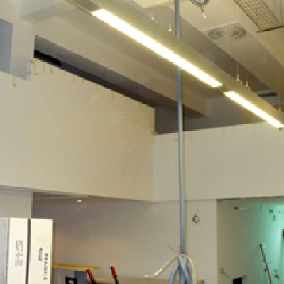 Montaje armario de oficinas y baranda panelada