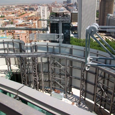 MONTAJE DE LINEA DE VIDA EN EL CORTE INGLES DE LA CASTELLANA