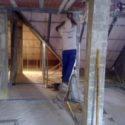 Montantes de placas de yeso laminado