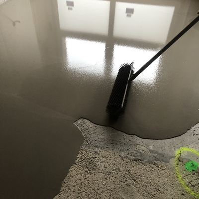 Aplicación de mortero autonivelante