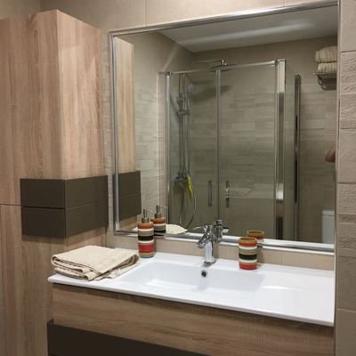 Mueble en Baño principal, con espejo en pared