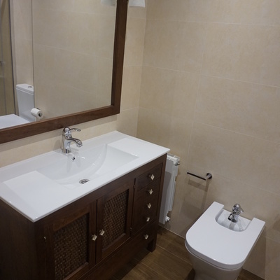 MUEBLE MARRON OSCURO