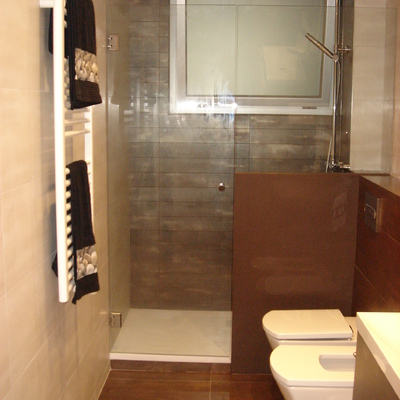 MURO DE SILESTONE + CRISTAL