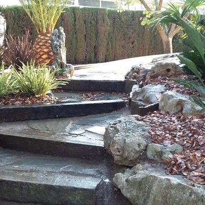 Otra perspectiva del acceso al jardín