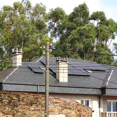 INTALACION SOLAR FOTOVOLTAICA CON ACUMULACION VIVIENDA UNIFAMILIAR