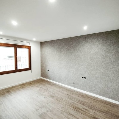 Asesoriamiento y aplicación de papel decorativo.