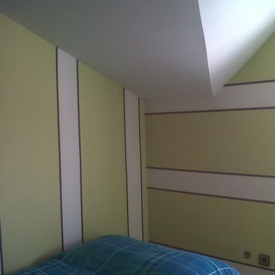 Pintura y papel pintado en chalet