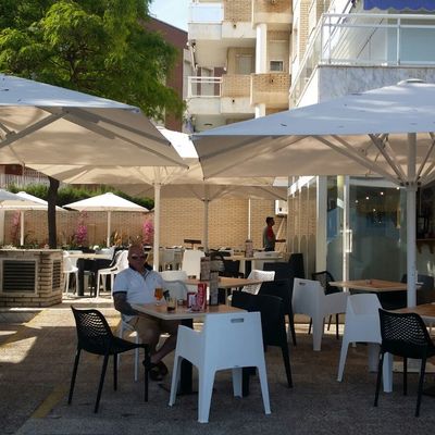 Parasoles en restaurante