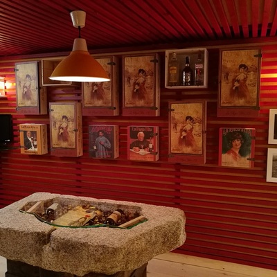 Pared cajas recicladas para copas