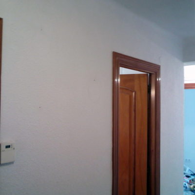 Paredes del pasillo sin tratar