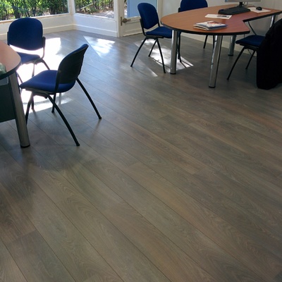 PARQUECITE SL modelo GRIS AZUL SHERWOOD de la gama Woodstock