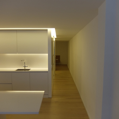 PASILLO-DISTRIBUIDOR CON LUZ INDIRECTA CON DIMMER INCORPORADO