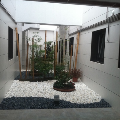 Patio interior de acceso a viviendas