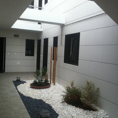 Patio interior de acceso a viviendas