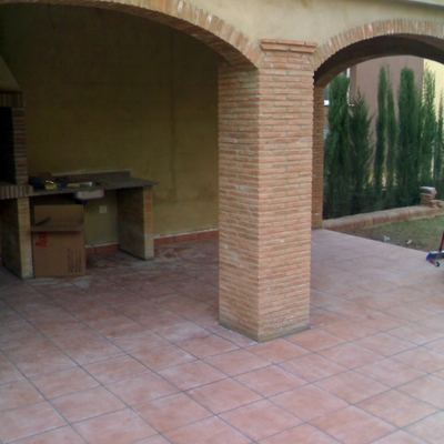 Pavimento ceramico en porche