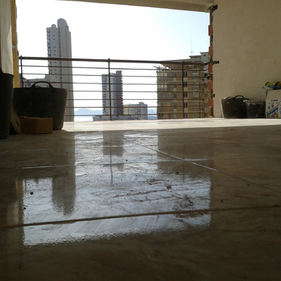 Reforma completea en vivienda de solado y alicatados