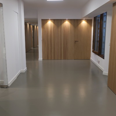 Pavimento Contínuo Decorativo de Resina Epoxy y Poliuretano