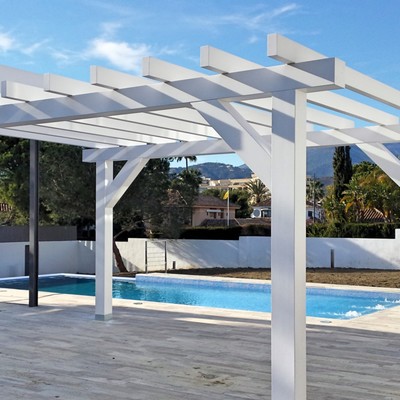 Pérgola lacada