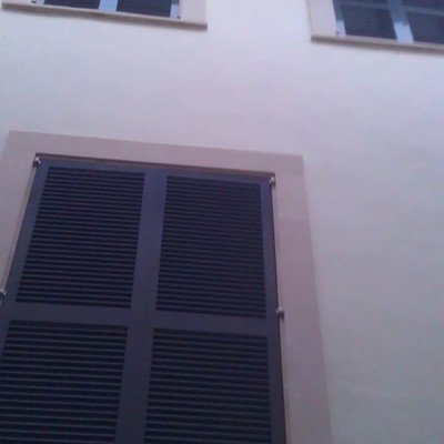 Persianas montadas aprovechando los galfones existentes de las antiguas persianas de madera