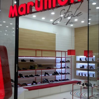 Perspectiva derecha de tienda