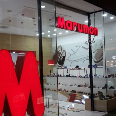 Perspectiva izquierda de tienda