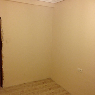 Reforma en habitación: Instalación electrica, lucido de pared y tarima flotante