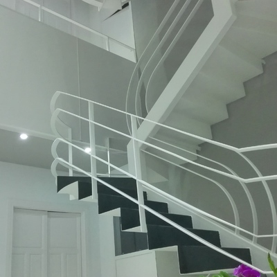 Derribos, pintura, electricidad, reforzamiento de vigas, paleteria, techos de pladur, carpinteria, parquet en oficinas de AV. Tibidabo