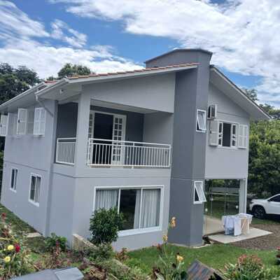 Pinturas, barnizado y textura proyectada en exteriores