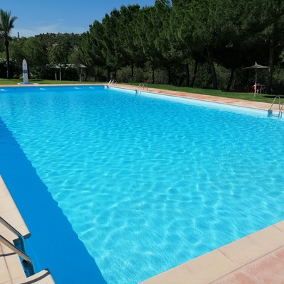 Piscina comunitaria en La Alcayna