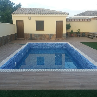 Piscina, Cuarto técnico y aseo con ducha