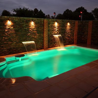 Construcción de piscina y exterior